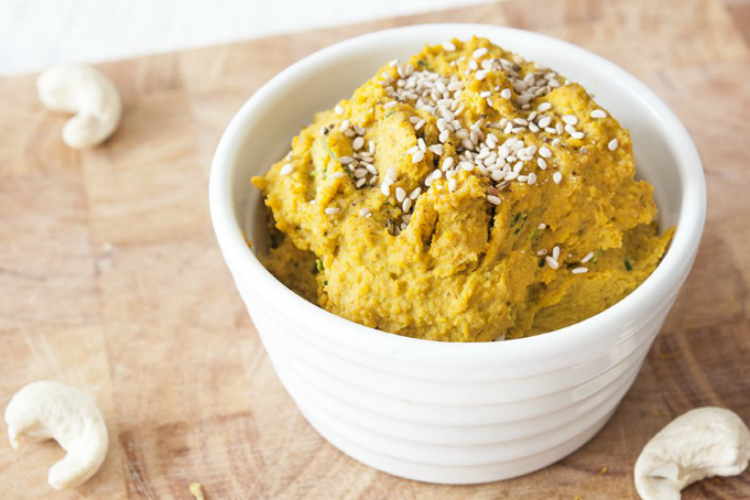 hummus-curcuma