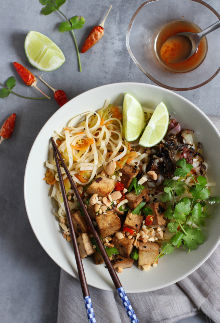 Bowl Vietnamita con noodles de arroz y tofu