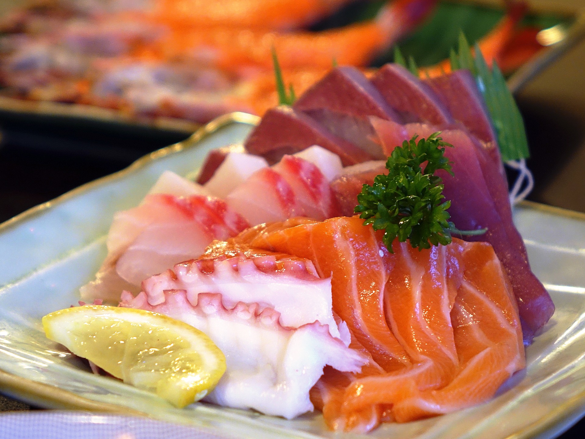 7 tipos de sushi que debes probar, aprende a identificarlos - sashimi sushi