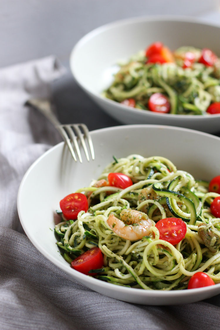 zoodles (zuchinni noodles) - spaguetti de zapallito italiano (calabacin) con camarones y tomatitos cherry